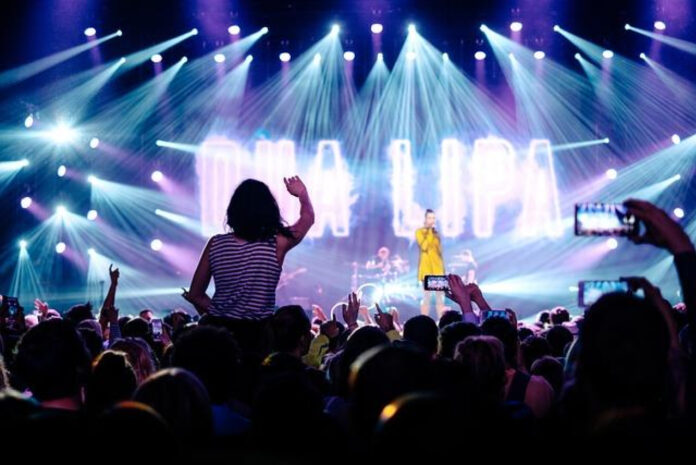 Dua Lipa: Amon Singer’s Sensational Journey into Stardom
