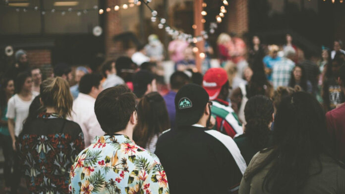 Get Nostalgic with 90s Theme Outfits: Fashion Inspiration & Tips