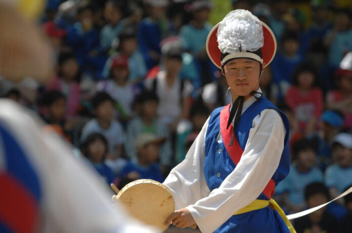 Korean Wolf Cut: Trendy Hairstyle Inspiring Korean Pop Culture