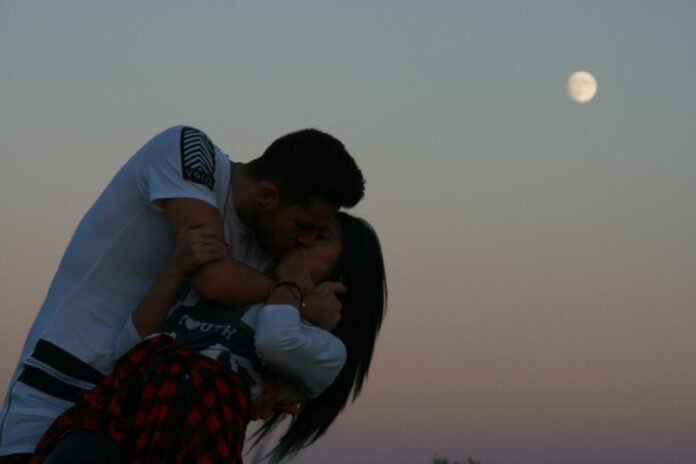 Connecting with Your Moon Soulmate: Unveiling the Cosmic Bond