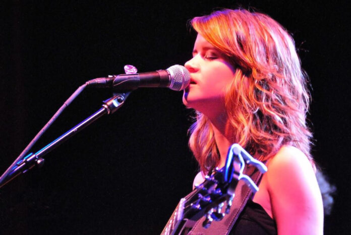 Exploring Maren Morris’s Bare-Bodied Photoshoot