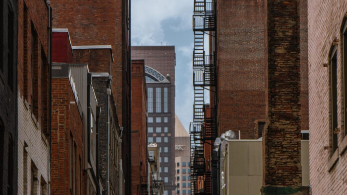 The Epic Love Story of Brad Pitt and Jennifer Aniston: A Hollywood Romance